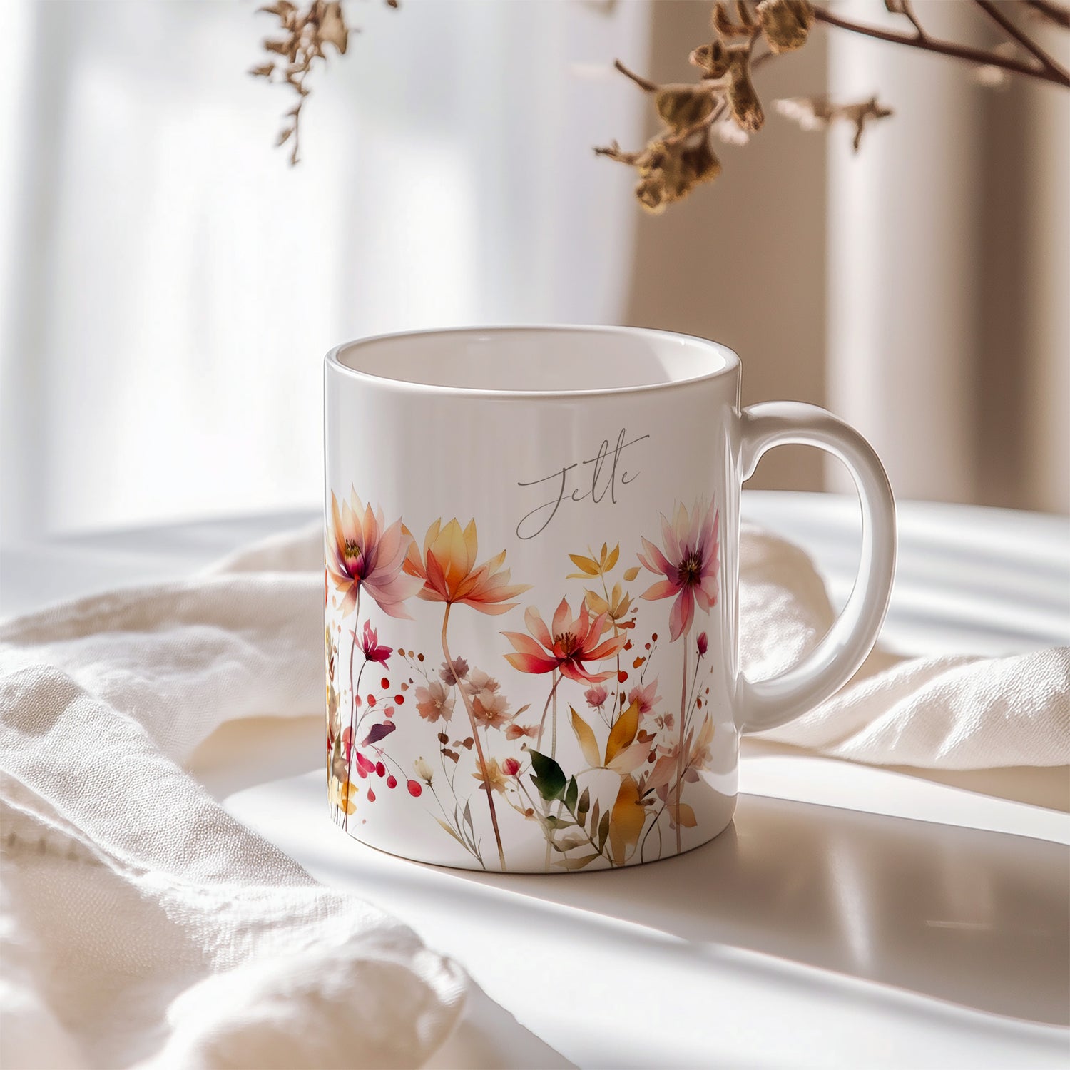 Personalisierte Aquarelltasse mit floralen Aquarellmotiven – individuelles Geschenk für besondere Anlässe