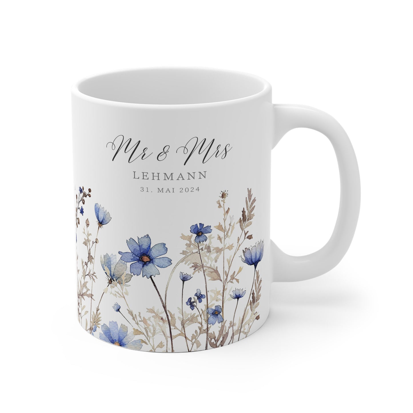 Florale Hochzeitstasse mit blauen Wildblumen im Aquarellstil, personalisierbar mit Name – Geschenk zur Hochzeit, Verlobung oder für Brautpaare
