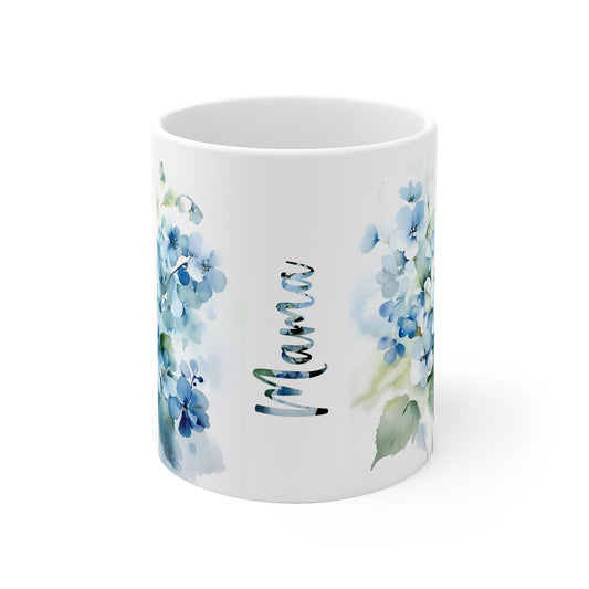 Keramiktasse mit zarten blauen Wildblumen und vertikalem Namen – florale Aquarell-Tasse für Mama.
