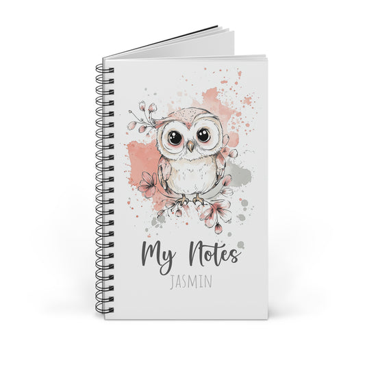 Modernes Aquarell-Notizbuch mit rosa-grauer Eule und Farbspritzern, individuell mit Namen – Geschenkidee für Schule, Alltag oder kreative Notizen