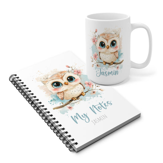 Geschenkset mit rosa Aquarell-Eule auf Blütenzweig – Tasse & Notizbuch personalisiert mit Name, ideales Set für Kinder oder kreative Lehrer:innen