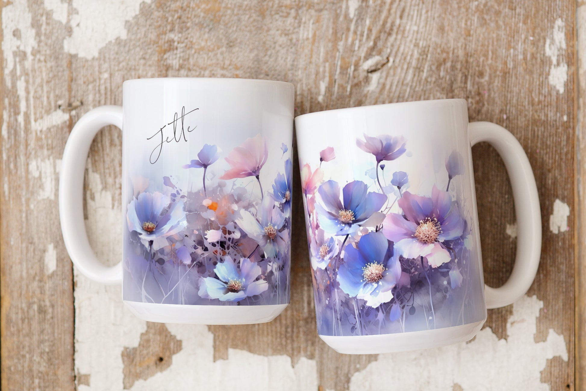 Personalisierte Aquarelltasse mit lila Wildblumenwiese - Vorder- und Rückseite XXL Tasse 440 ml