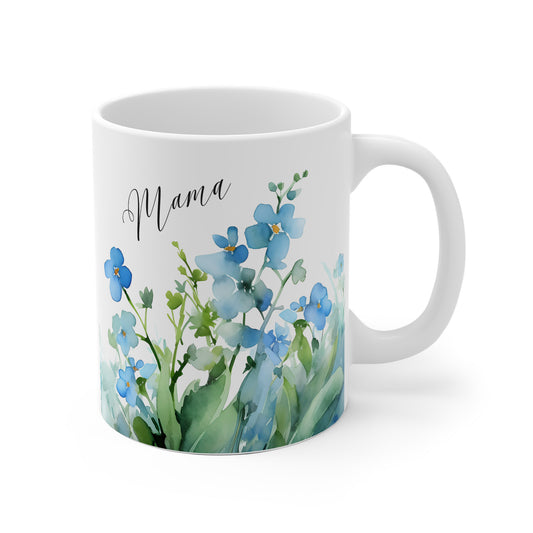 Aquarelltasse mit blauen Vergissmeinnicht-Blumen und Wunschname – liebevolle Geschenkidee für Mama.
